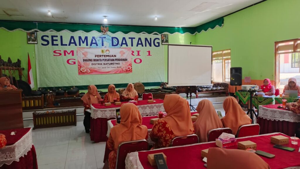 SMP Negeri 1 Giriwoyo Menjadi Tuan Rumah Pertemuan Rutin Dharma Wanita Persatuan Kecamatan Giriwoyo