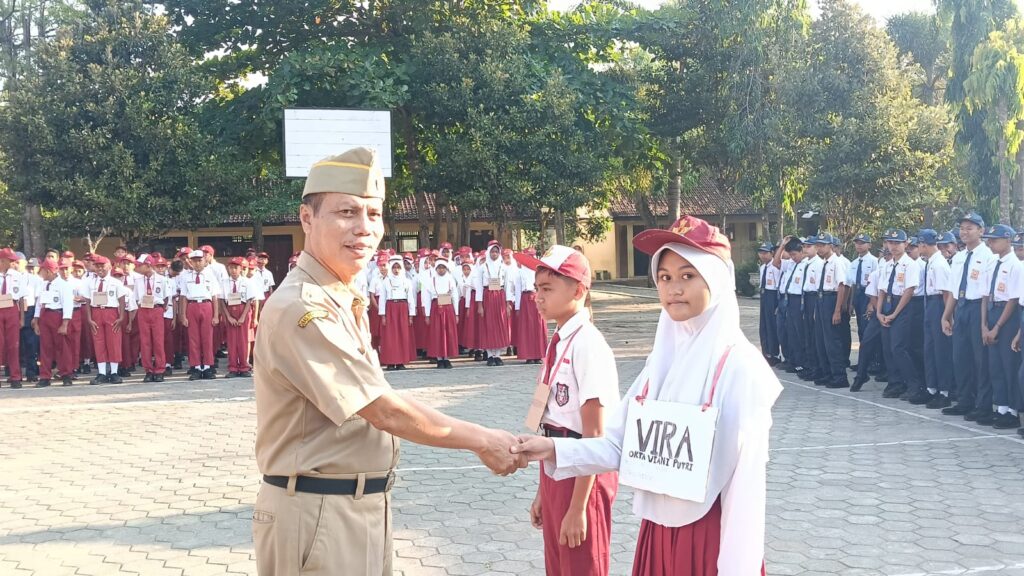 Kepala SMP Negeri 1 Giriwoyo Resmi Membuka Masa Pengenalan Lingkungan Sekolah (MPLS) Tahun Ajaran 2026/2027